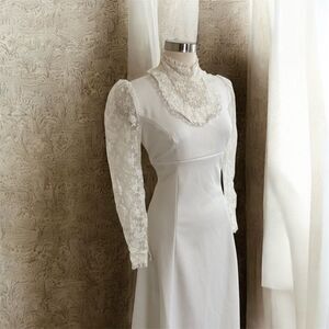 Vintage 1960s 1970s Daisy Formal Wedding Dress XS S White Lace High Neck